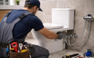 plombier-outils-wc-carreaux-modernes